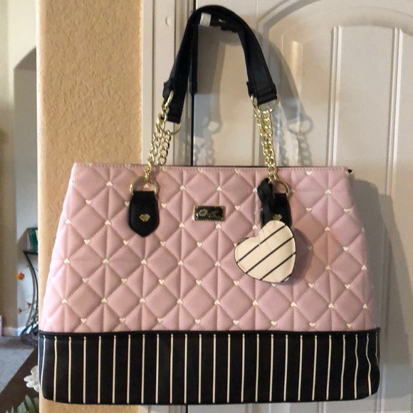 Betsey Johnson Handbags - 🌸NWOT! BETSEY JOHNSON HEART & STRIPED TOTE
